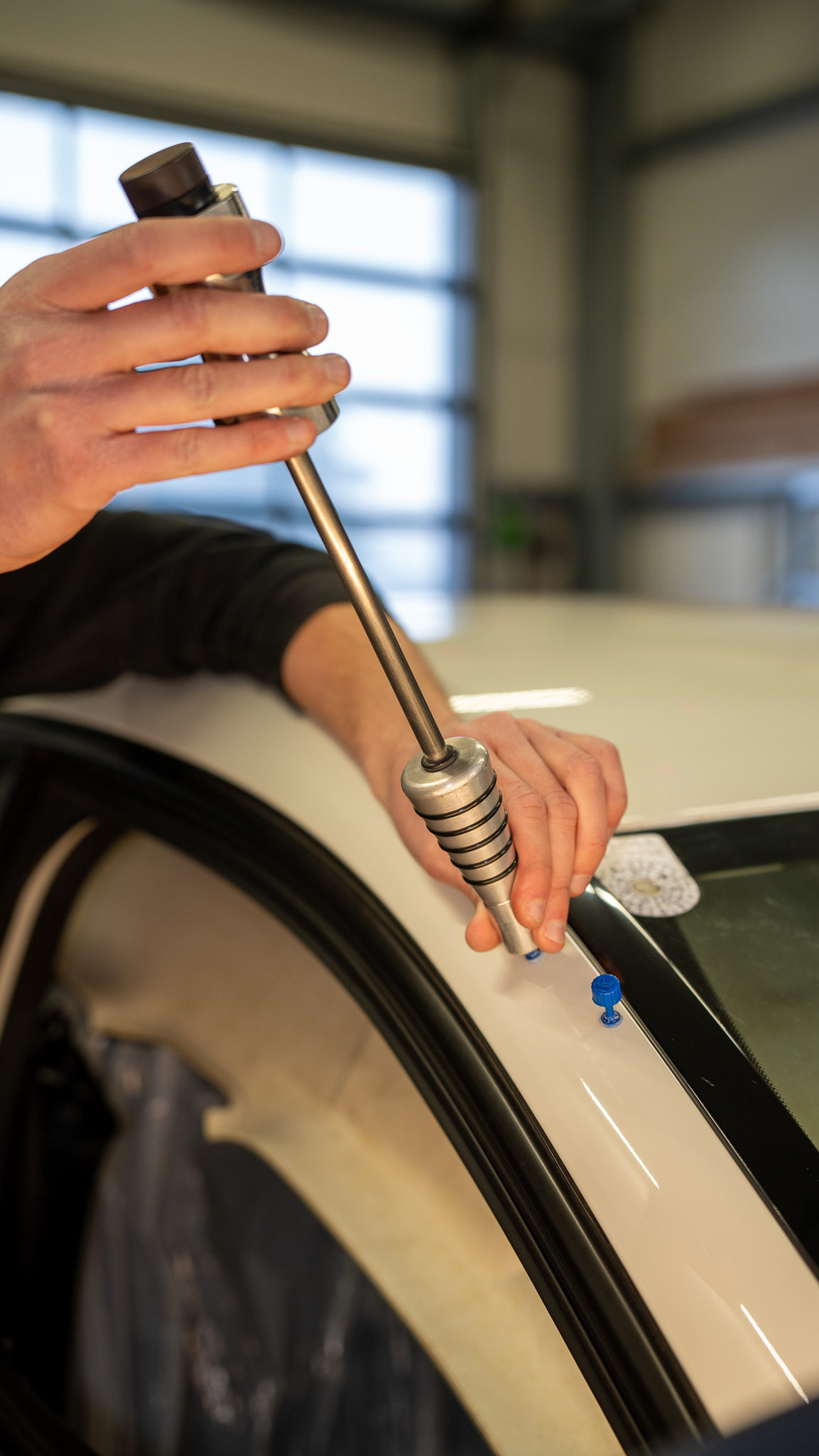 Klebetechnik (Glue Pull) – Zughammer am Klebe-Tab